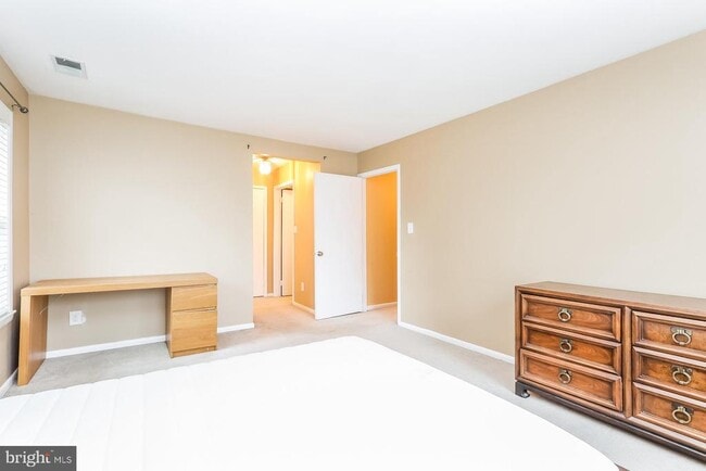 Foto del edificio - 306 Trinity Ct