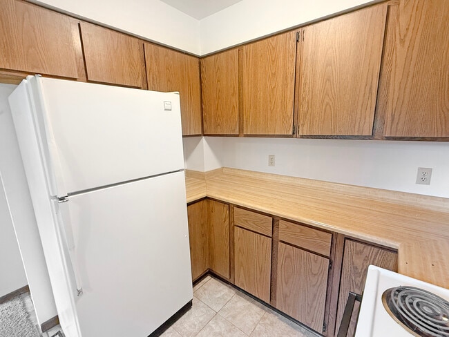 Building Photo - 6844 Sunset Meadow Dr
