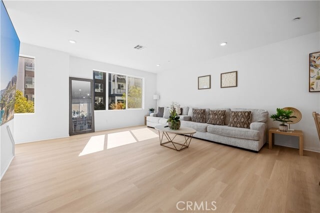 Building Photo - 185 Steely