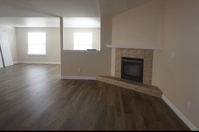 Building Photo - 583 Spur Wy
