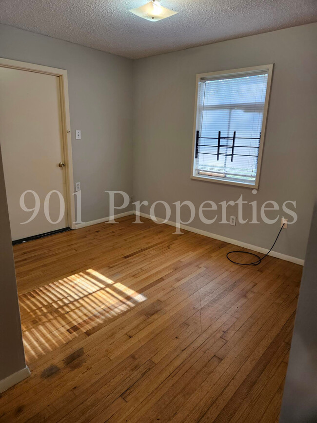 Building Photo - 512 Chalmers Rd