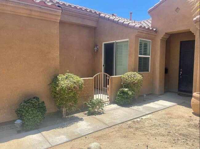 Building Photo - Gated Community in North Indio