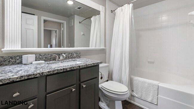 Foto del edificio - 22155 Wildwood Park Rd