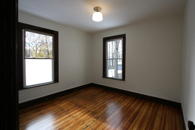 Building Photo - 6 Hammersley Ave