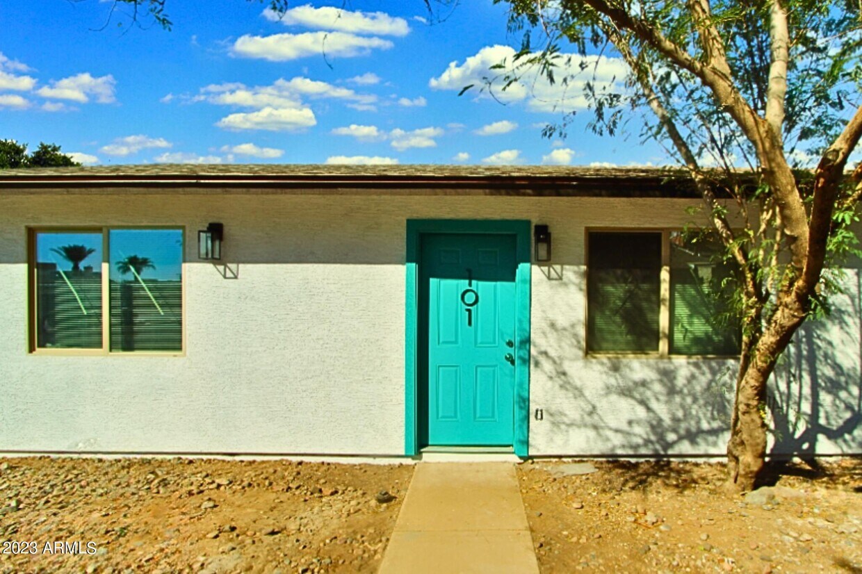 Primary Photo - 6434 E Alder Ave