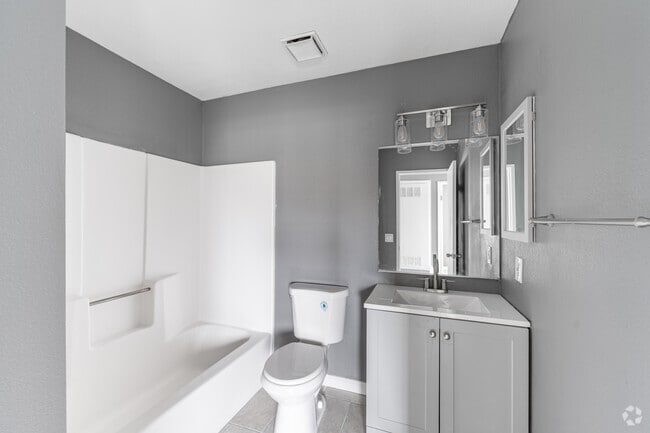 2 habitaciones, 1 baño - 600 pies cuadrados - Baño principal - White Street Apartments