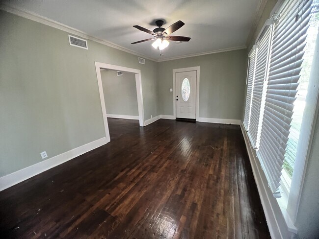 Building Photo - 920 Bolivar St