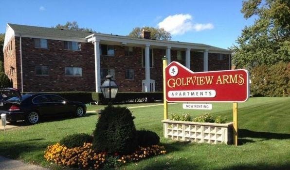 Building Photo - Legacy at Golfview