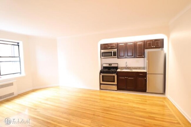 Foto del edificio - 0 bedroom in Flushing NY 11374