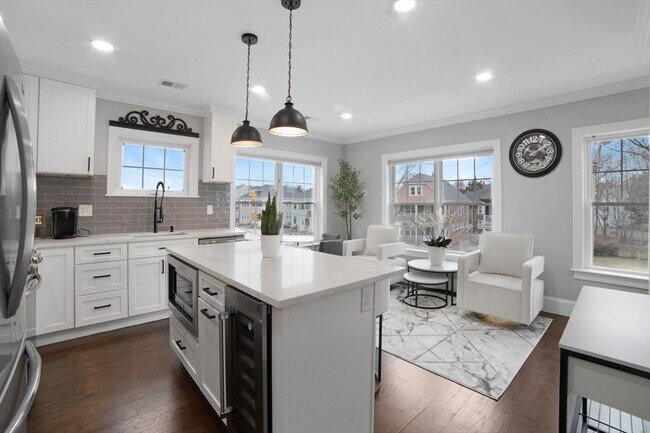 Building Photo - 593 Gallivan Blvd