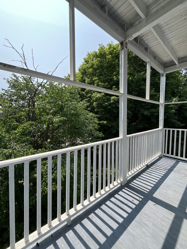 Building Photo - 82 Newburg St