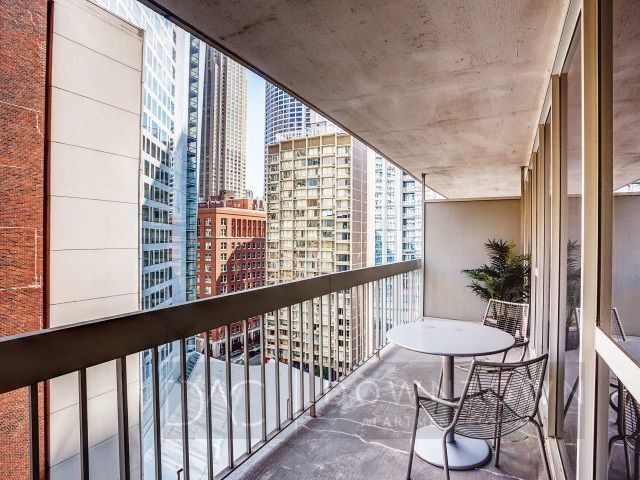 Foto del edificio - 10 E Chicago Ave