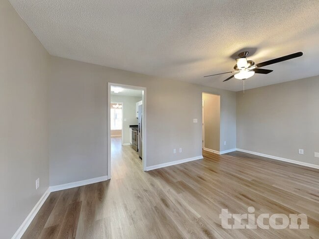 Building Photo - 4417 Woodlawn Dr