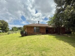 Building Photo - 3243 Stoneridge Dr