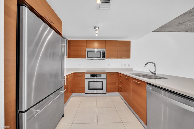 1 br, 1 bath Condo - Midblock photo'