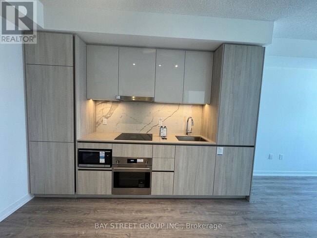 Photo du bâtiment - 8 Interchange Wy