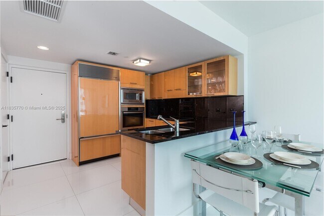 Foto del edificio - 6801 Collins Ave