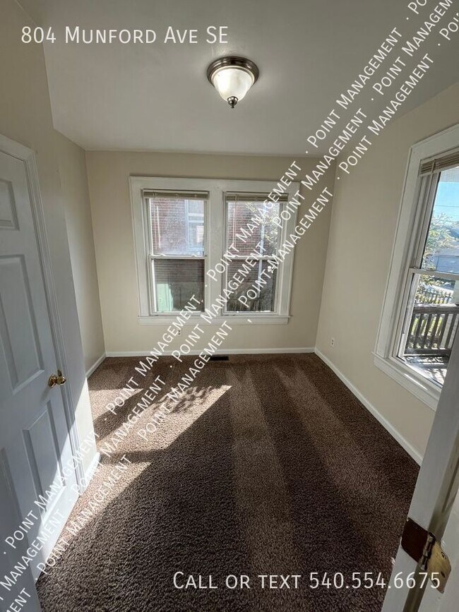 Building Photo - Newly Renovated 3 Bed 1 Bath Close to Gree...