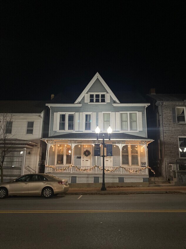 Front of house - 39 E Main St