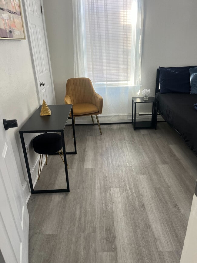 Building Photo - 25 Stevens St