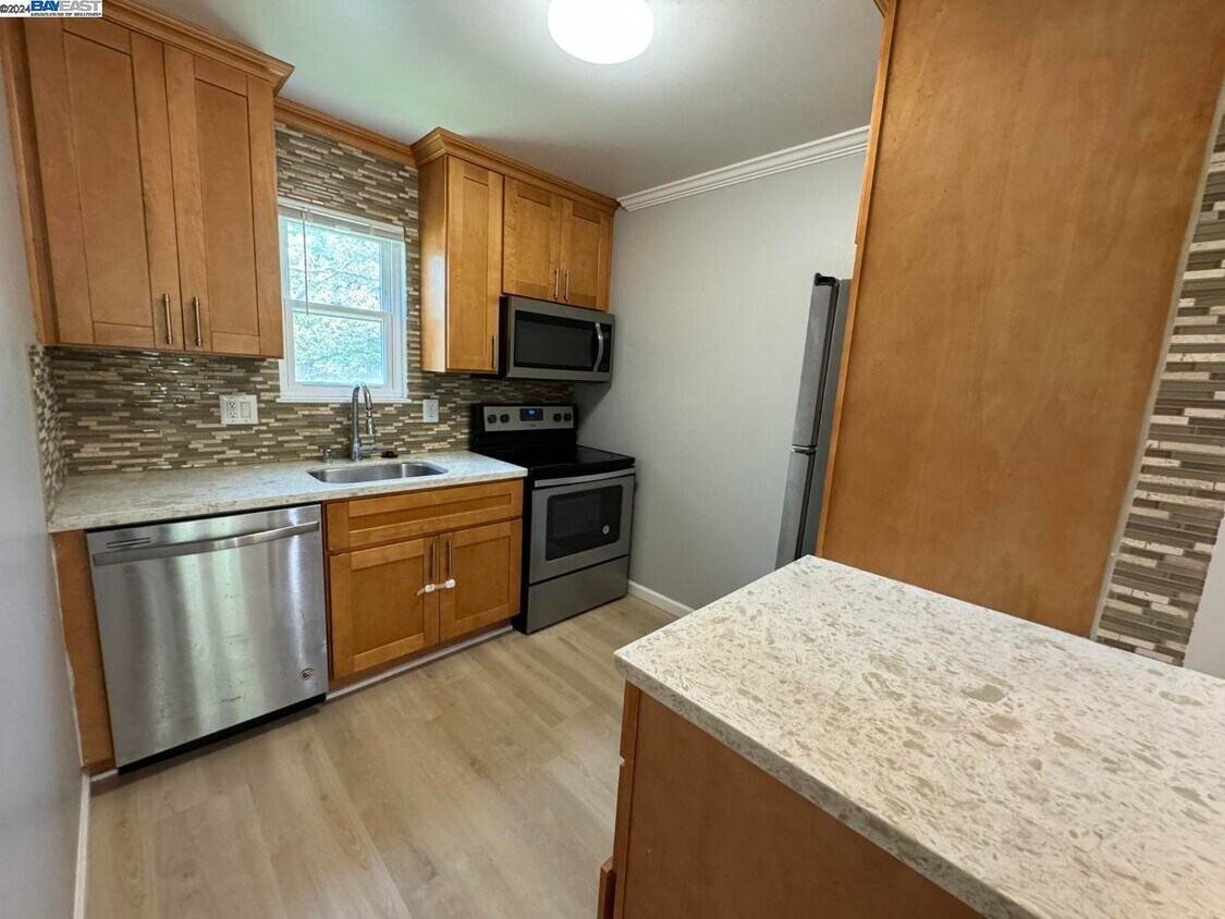 Building Photo - 250 Chilpancingo Pkwy