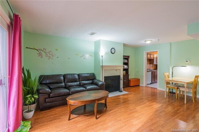 Foto del edificio - 249 New Britain Ave