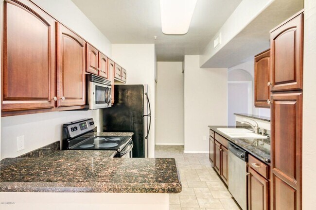 Foto del edificio - 2550 E River Rd