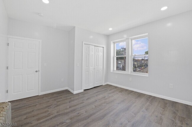 Foto del edificio - 217 Belleville Ave