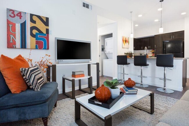 Building Photo - 500 Amalfi Lp