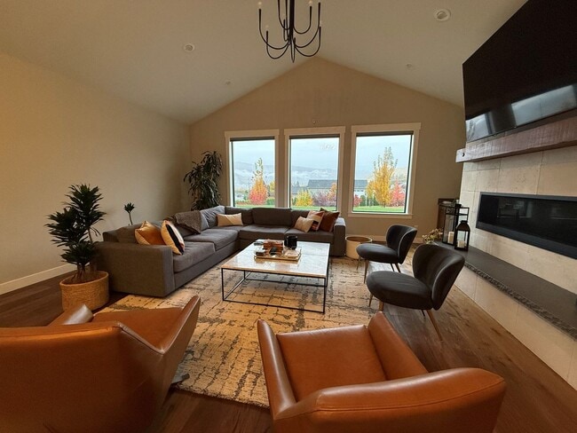 Foto del edificio - Now renting 4 bedroom Luxury House, stillporoperties.com