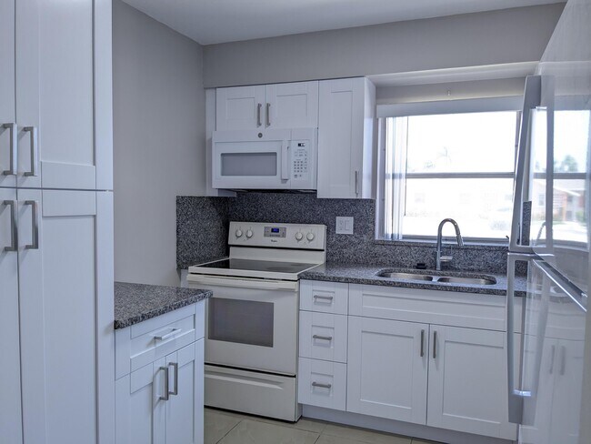 Foto del edificio - 2679 Dudley Dr E