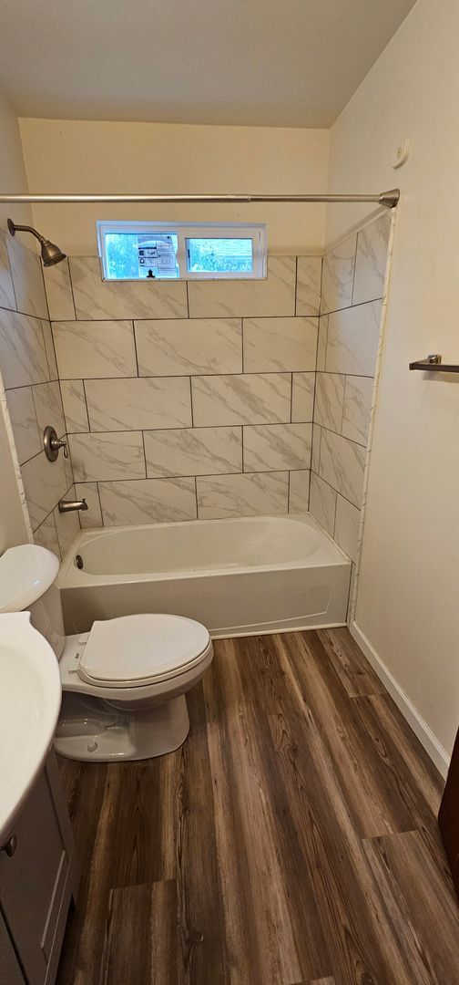 Building Photo - Walking Distance to Downtown Sebastopol