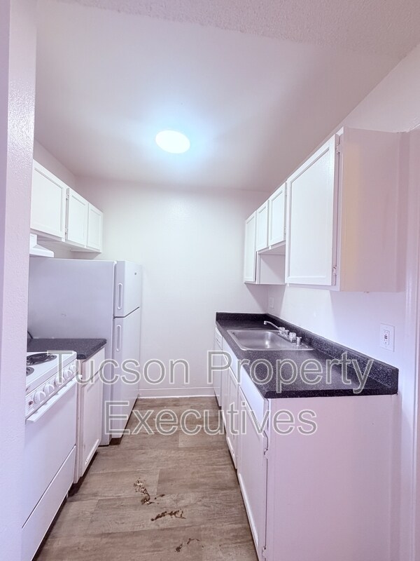 Building Photo - 219 W Fort Lowell Rd