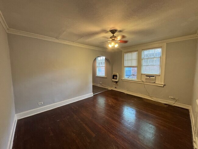 Foto del edificio - 1043 Saint Charles Ave NE