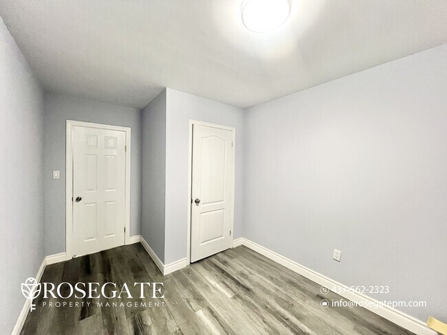 Building Photo - All-Inclusive 2-Bedroom Apartment in Central Woodstock (Pets Welcome)