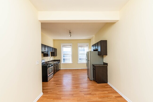 Foto del edificio - 2455 W Armitage Ave