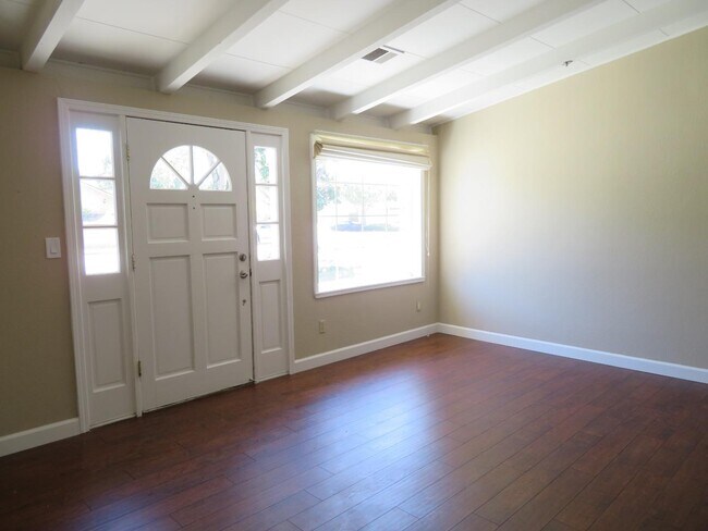 Building Photo - 1147 Palamos Ave