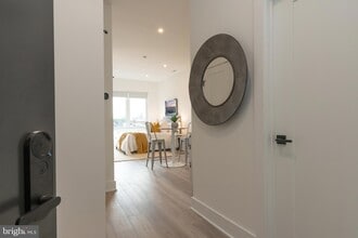 Building Photo - 1421 E Columbia Ave