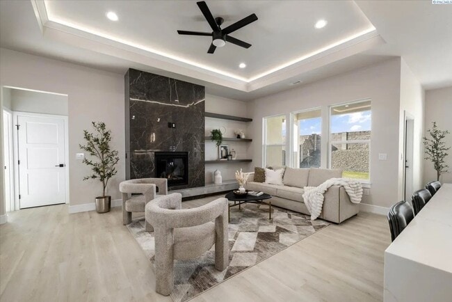 Foto del edificio - Modern 4-Bedroom Home in Desirable Richland