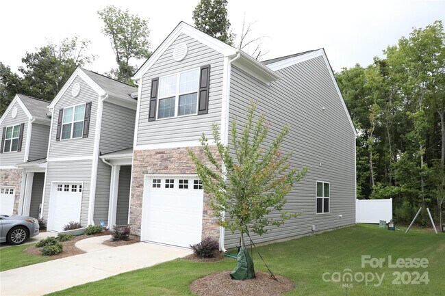 Foto del edificio - 7022 North Mills Rd