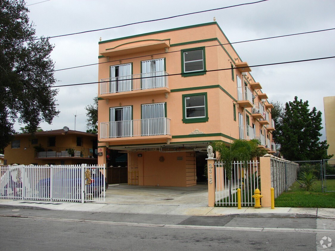 Foto del edificio - 2315 NW 24th Ct