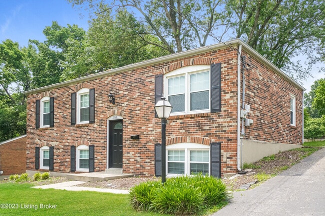 Building Photo - 3208 Cabinwood Dr