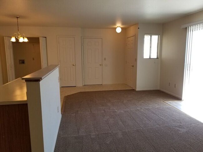 Building Photo - Duplex For Rent in Gardnerville Ranchos