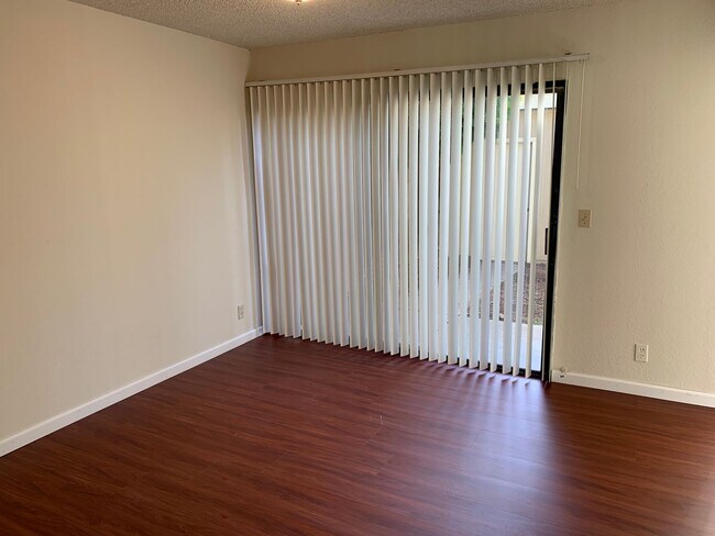 Foto del edificio - Spacious Townhouse
