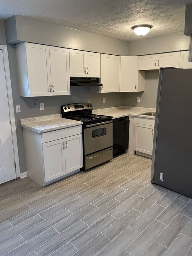 Foto del edificio - Renovated 2 Bedroom 1 1/2 Bath Townhome