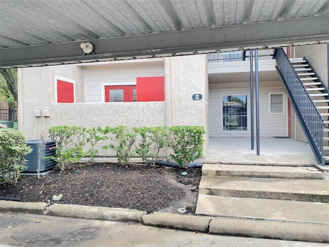Building Photo - 10855 Meadowglen Ln