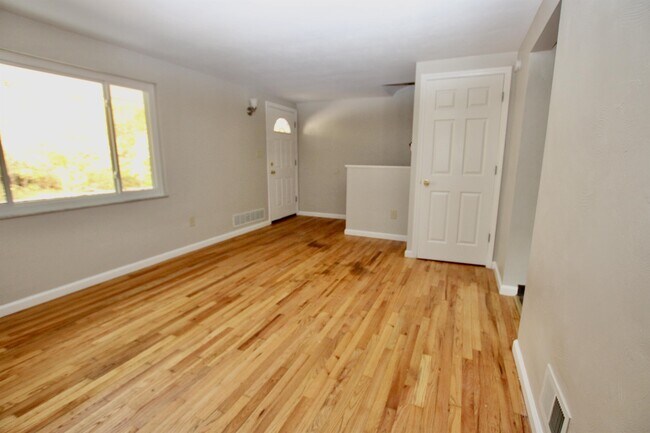 Building Photo - 149 Bale Dr