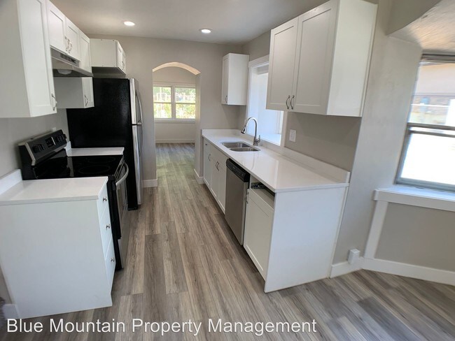 Building Photo - 3 br, 1.5 bath House - 349 E 200 S