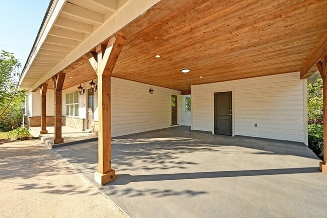 Foto del edificio - 1900 Cedar Ave