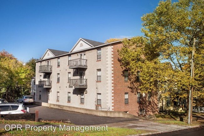 Foto del edificio - 6 br, 2 bath Room For Rent - 110 Comstock Ave